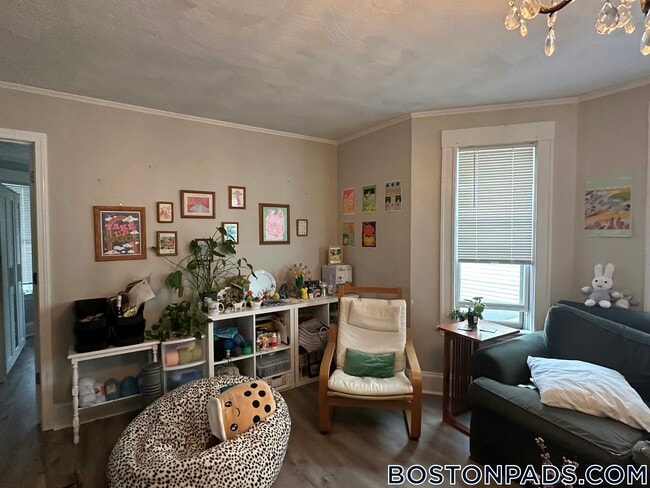 11 Bowdoin St