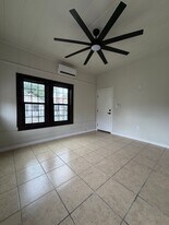 221 E 3rd St, Unit Bottom unit in Brownsville, TX - Building Photo