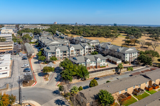 Pinnacle at Oak Hills in San Antonio, TX - Building Photo - Building Photo