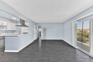 1121 Daisy Ave in Long Beach, CA - Building Photo