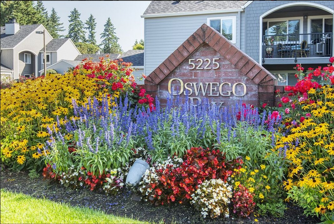 5225 Jean Rd in Lake Oswego, OR - Building Photo