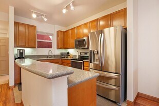 350 K St in San Diego, CA - Building Photo