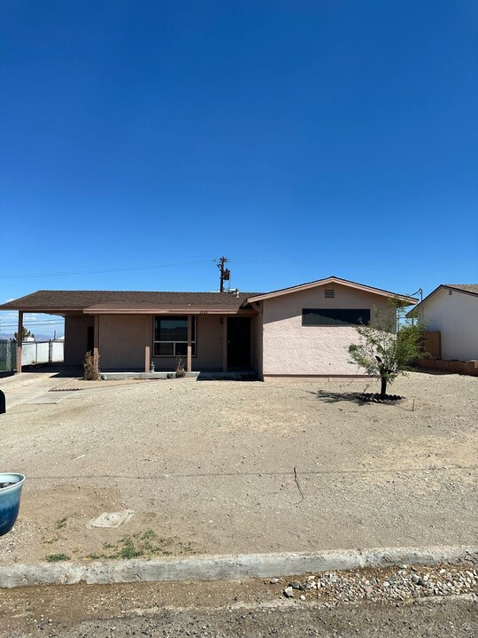 2028 Parkway in Needles, CA - Building Photo