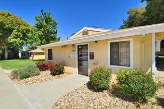 Ontario Manor in Ontario, OR - Foto de edificio - Building Photo