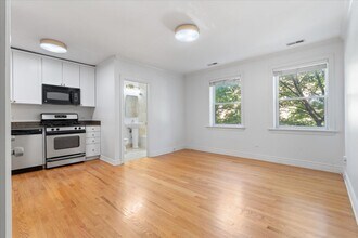 1347 W Eddy St, Unit 205 in Chicago, IL - Building Photo - Building Photo
