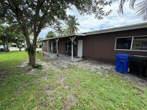 911 SW 15th Ter, Unit 1 in Fort Lauderdale, FL - Foto de edificio - Building Photo