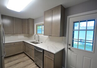 373 Nancy Ln in Wheeling, IL - Building Photo - Building Photo