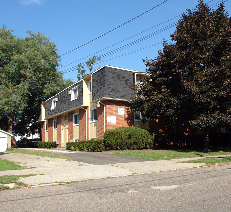 Sumner Hall Apartments in Akron, OH - Foto de edificio