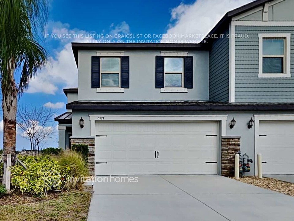 8577 Houndstooth Enclave Dr in New Port Richey, FL - Foto de edificio