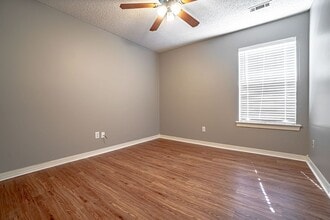 521 Branchwood Ave in Springdale, AR - Foto de edificio - Building Photo