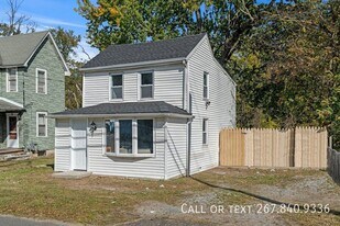 16 Berkley Rd in Mount Royal, NJ - Building Photo