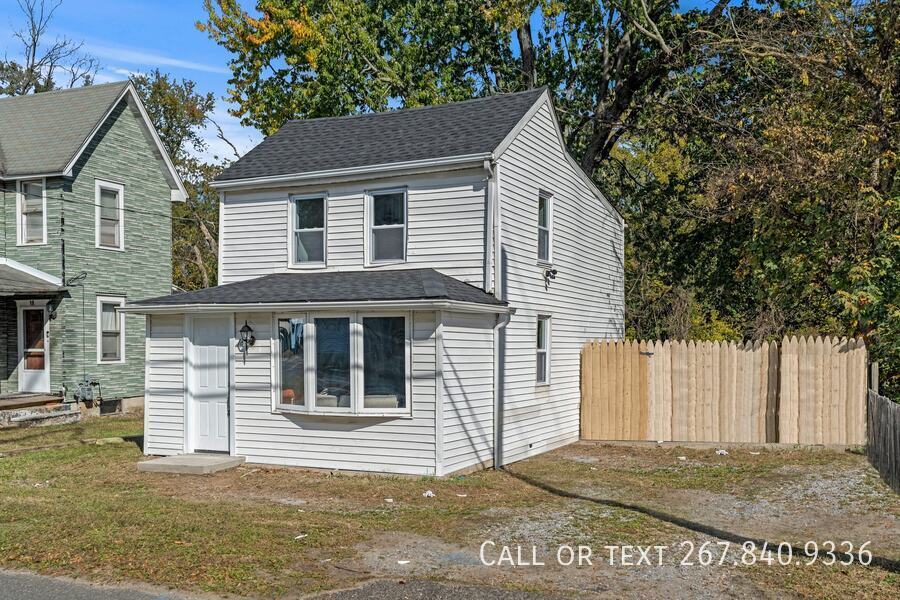 16 Berkley Rd in Mount Royal, NJ - Building Photo