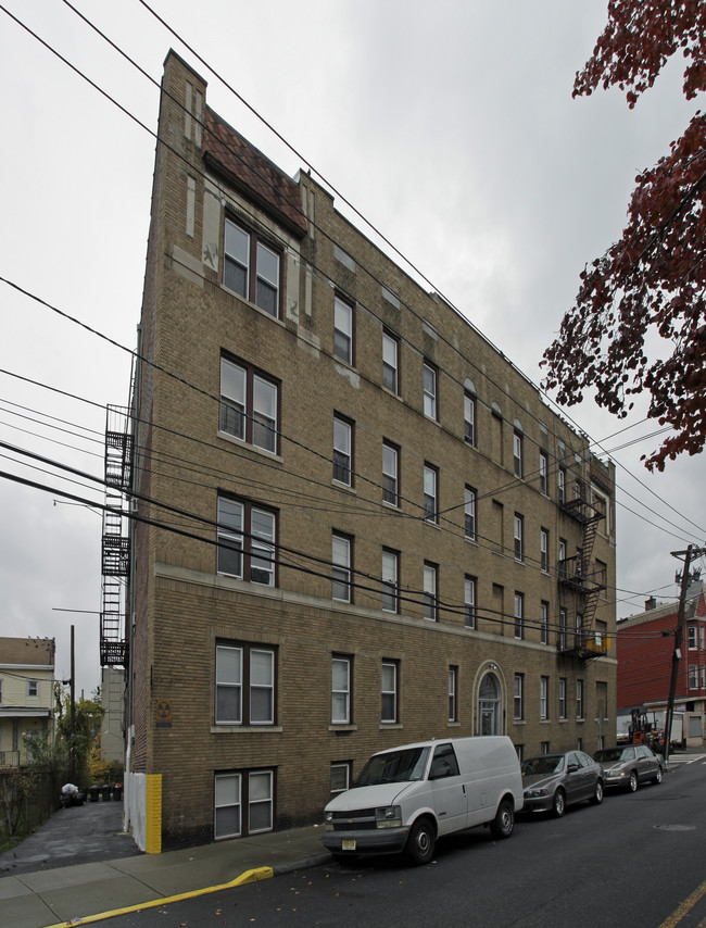 326 Summit Ave in Jersey City, NJ - Building Photo - Building Photo