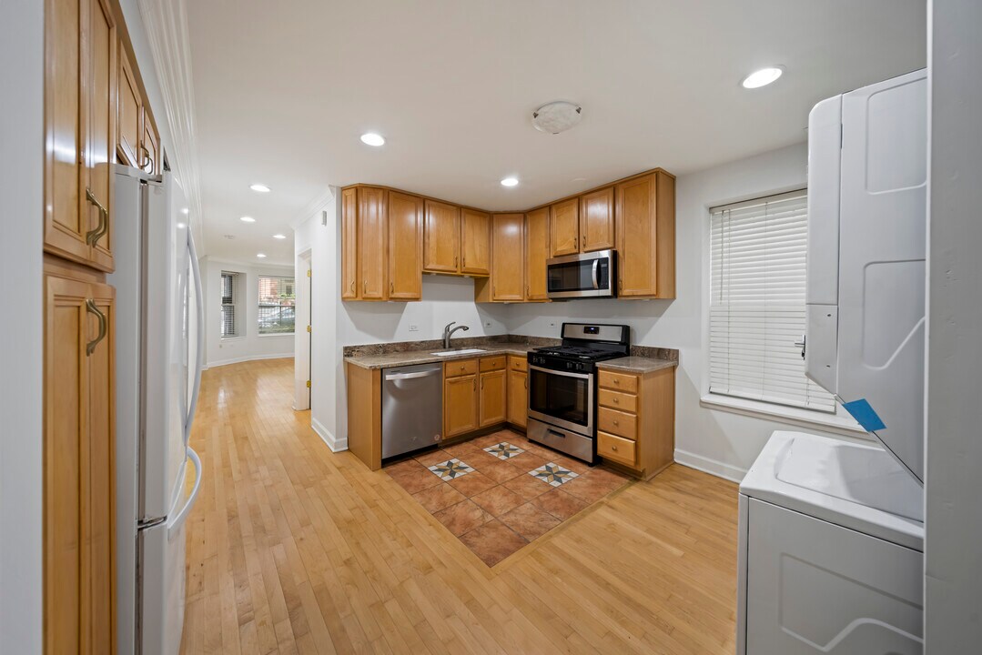 2325 W Rice St, Unit gard in Chicago, IL - Building Photo