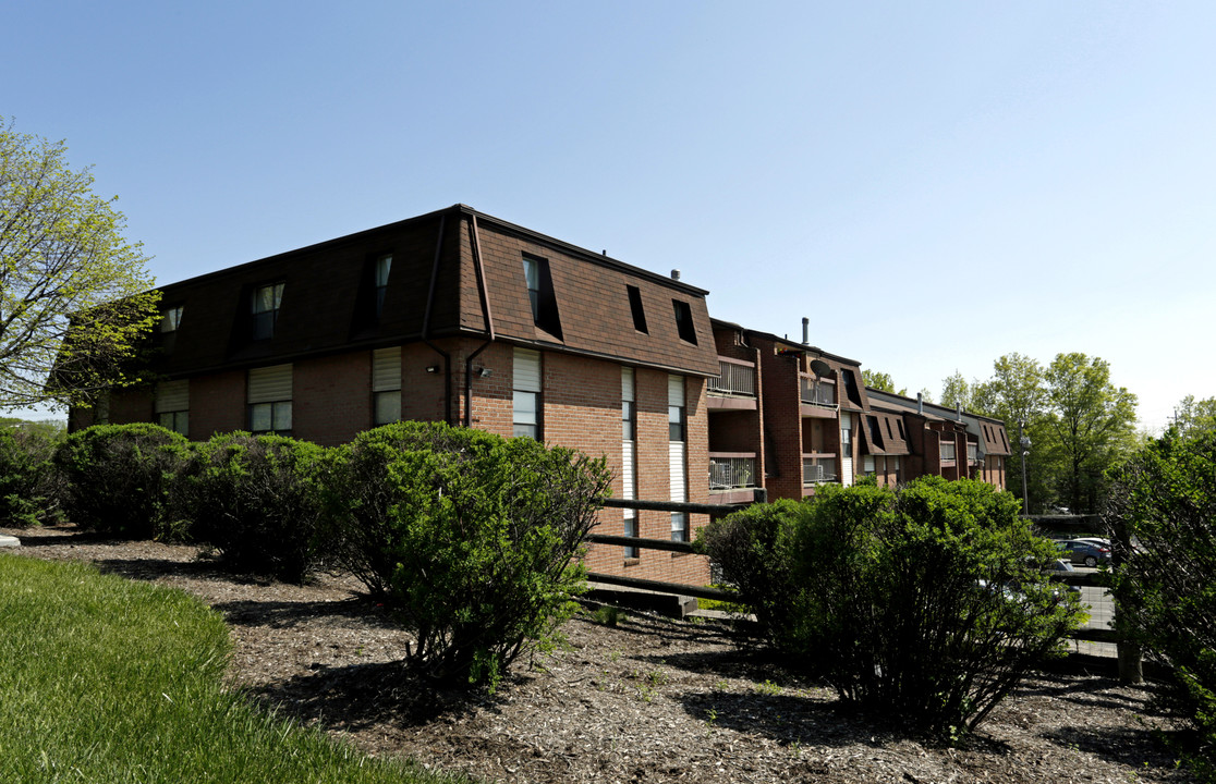 Hillside Garden Apartments in Keasbey, NJ - Foto de edificio