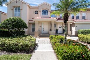 447 Enclave Pl in Lakeland, FL - Building Photo