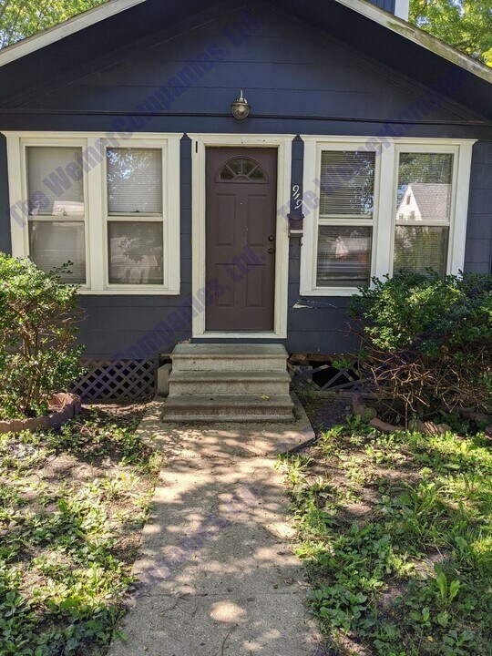 919 W Beardsley Ave in Champaign, IL - Building Photo