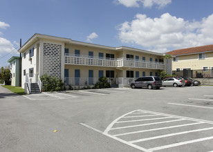 North Shore Apartments in North Miami Beach, FL - Building Photo - Building Photo