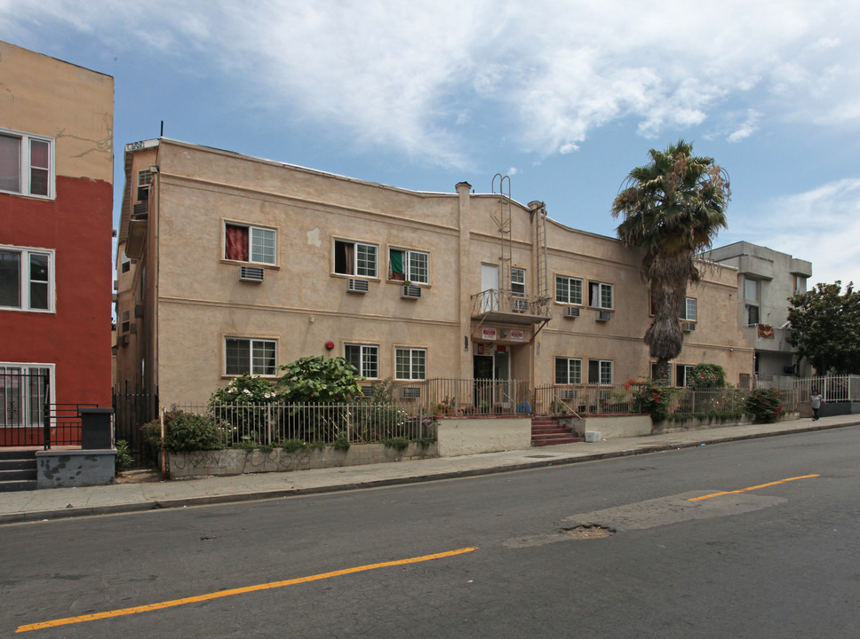 830 S Westlake Ave in Los Angeles, CA - Building Photo