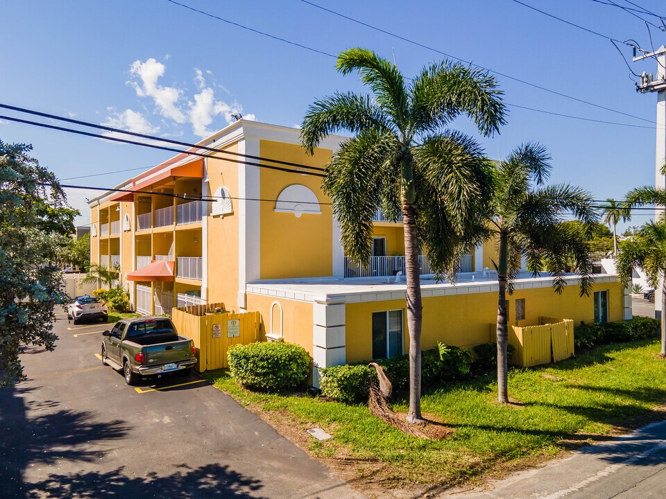 Atlantic Place Condominiums in Pompano Beach, FL - Building Photo