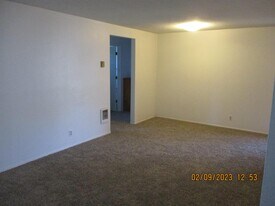 1337 Laura St in Springfield, OR - Building Photo