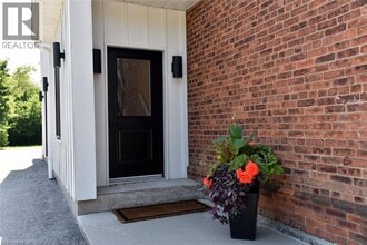 284 Wilson St E in Hamilton, ON - Building Photo - Building Photo