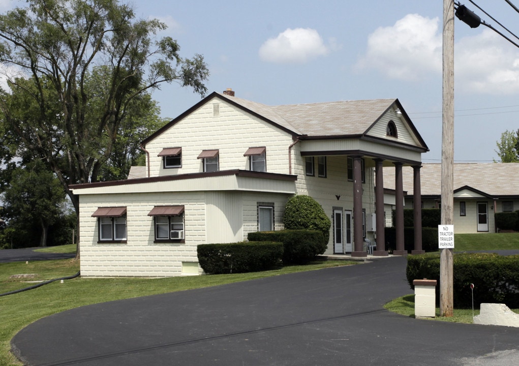 Plantation Garden Apartments in Middletown, VA - Building Photo