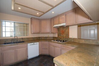 18316 1/2 Keswick St in Reseda, CA - Building Photo - Building Photo