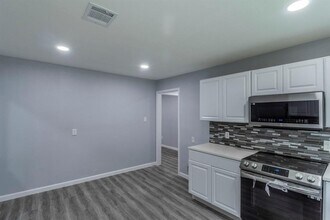 4118 Groton Dr in Houston, TX - Building Photo - Building Photo