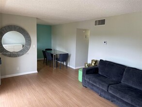 900 NE 26th St in Wilton Manors, FL - Building Photo - Building Photo