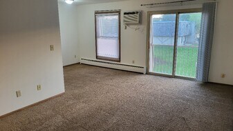 935 11th Ave S, Unit 8 in Hopkins, MN - Building Photo