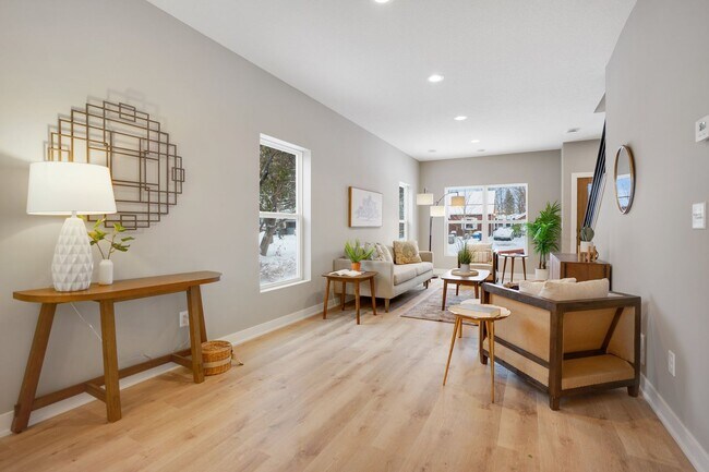 423 12th Ave N in Hopkins, MN - Building Photo - Building Photo