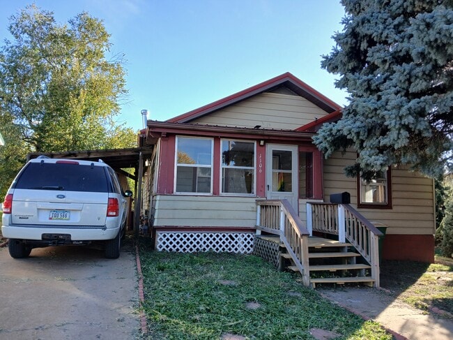 1106 W Hempstead Ave