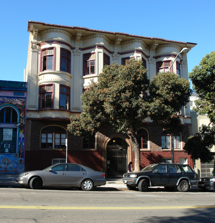 1135 Masonic Ave in San Francisco, CA - Foto de edificio