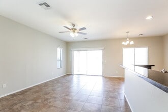 7907 S 50th Ln in Phoenix, AZ - Foto de edificio - Building Photo