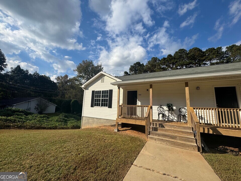 10226 Stone St NW in Covington, GA - Building Photo