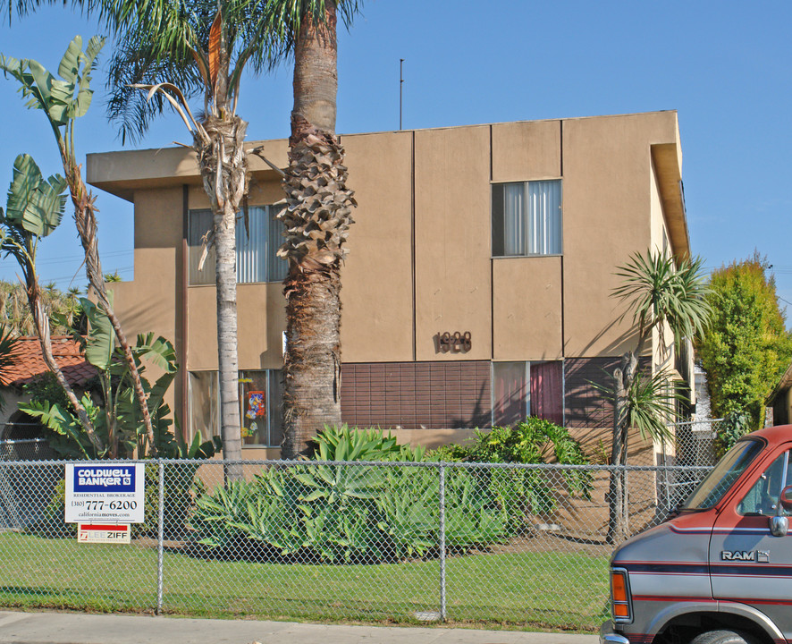 1928 S Garth Ave in Los Angeles, CA - Building Photo