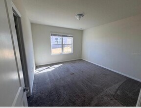 3845 Blue Vale Dr in Davenport, FL - Foto de edificio - Building Photo