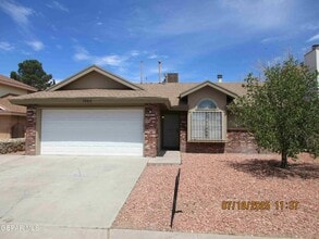 1465 Sierra De Oro Dr in El Paso, TX - Foto de edificio - Building Photo