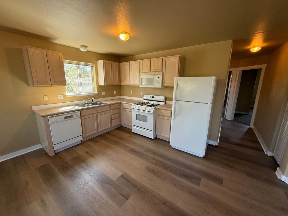 405 NE Seward Ave in Bend, OR - Building Photo
