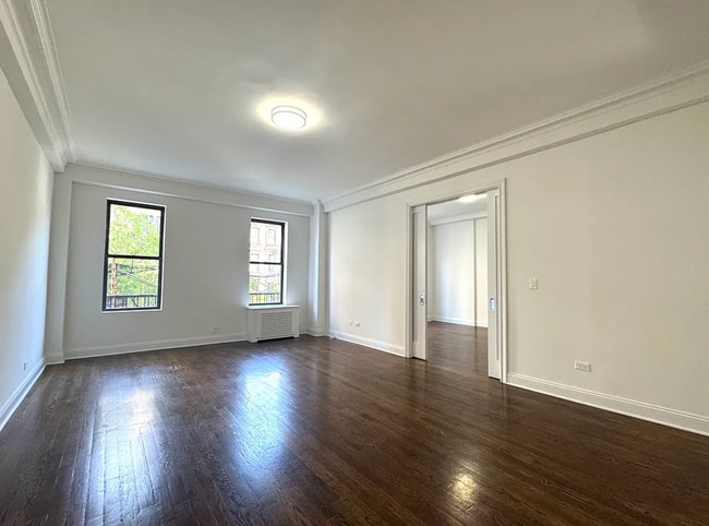 property at 157 E 72nd St