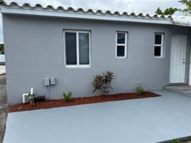 1516 N Andrews Ave in Fort Lauderdale, FL - Foto de edificio - Building Photo