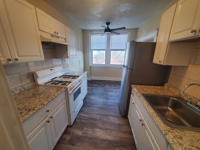415 County St, Unit 512 in New Bedford, MA - Building Photo - Building Photo