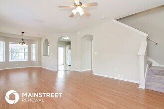 423 Maple Pointe Dr in Seffner, FL - Building Photo - Building Photo