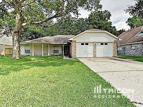 824 Oakridge Dr in League City, TX - Building Photo - Building Photo