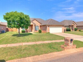 929 NE 28th St in Moore, OK - Building Photo - Building Photo