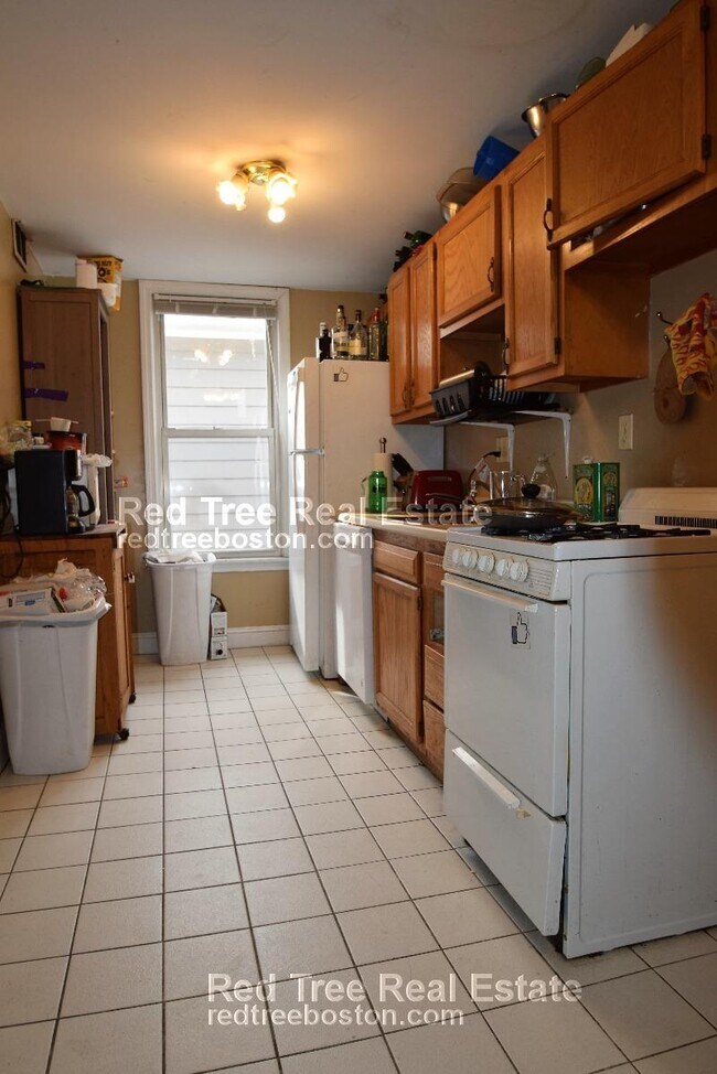 216 Freeman St, Unit 4-bed 2-bath in Brookline, MA - Foto de edificio - Building Photo