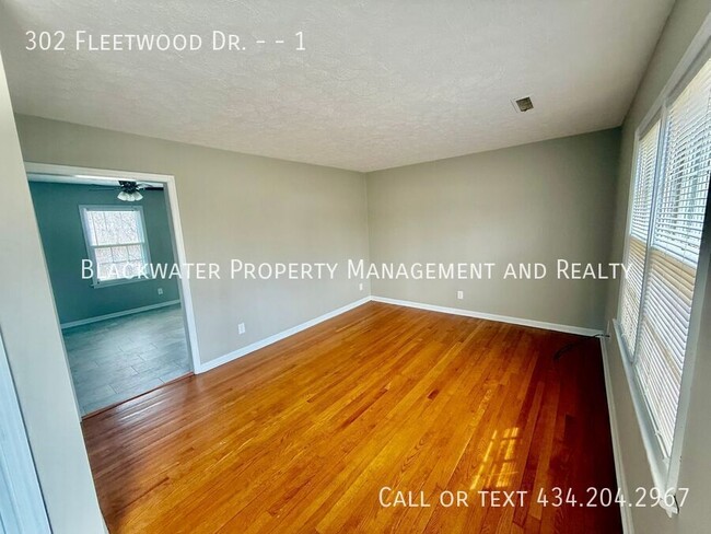 302 Fleetwood Dr in Lynchburg, VA - Building Photo - Building Photo