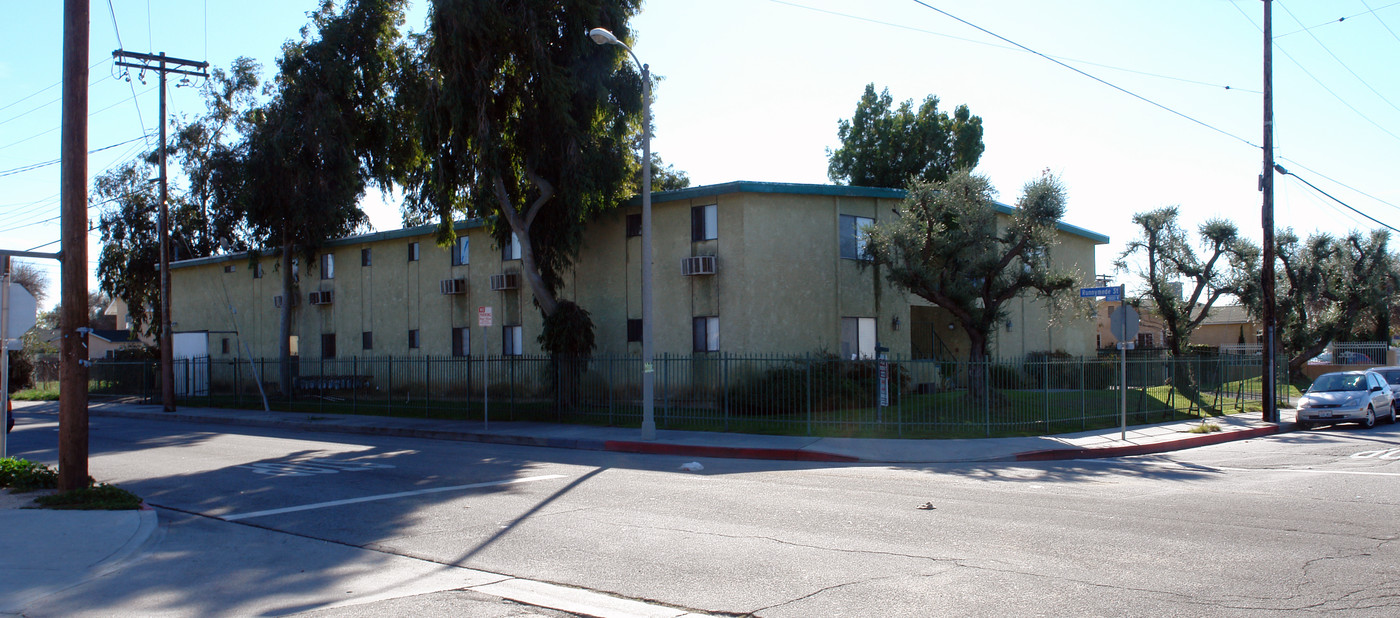 7424 Radford Ave in North Hollywood, CA - Building Photo