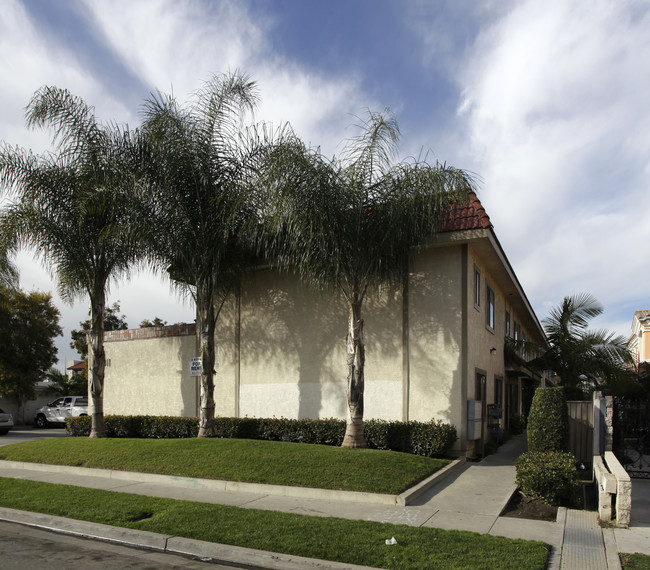 5811 Fullerton Ave in Buena Park, CA - Building Photo - Building Photo